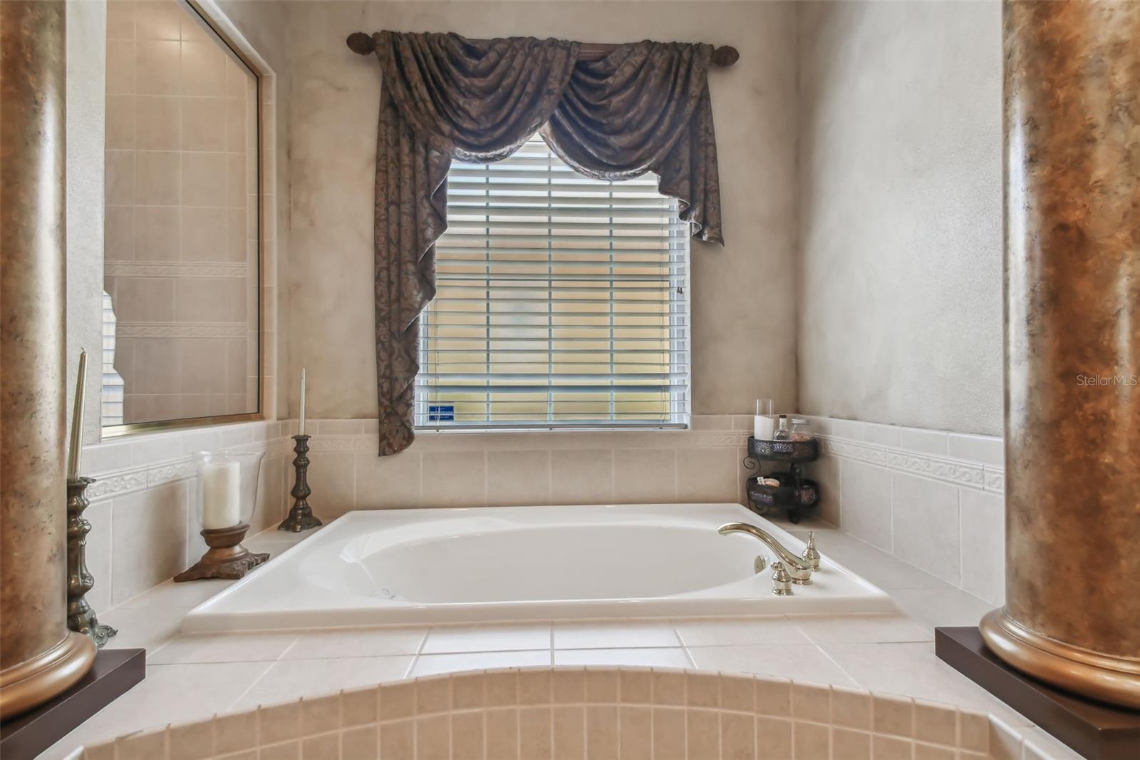 SIGNATURE ESTATES - Residential