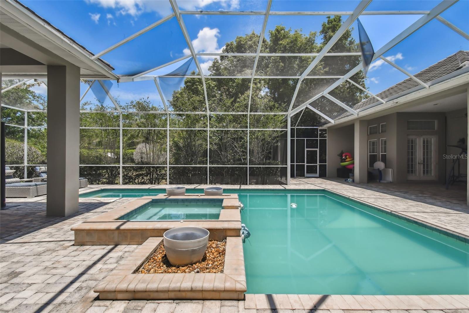 SIGNATURE ESTATES - Residential