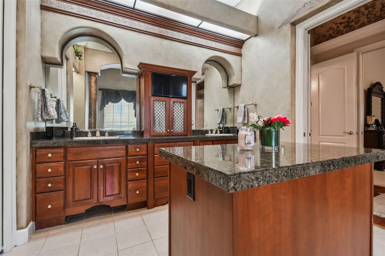 SIGNATURE ESTATES - Residential