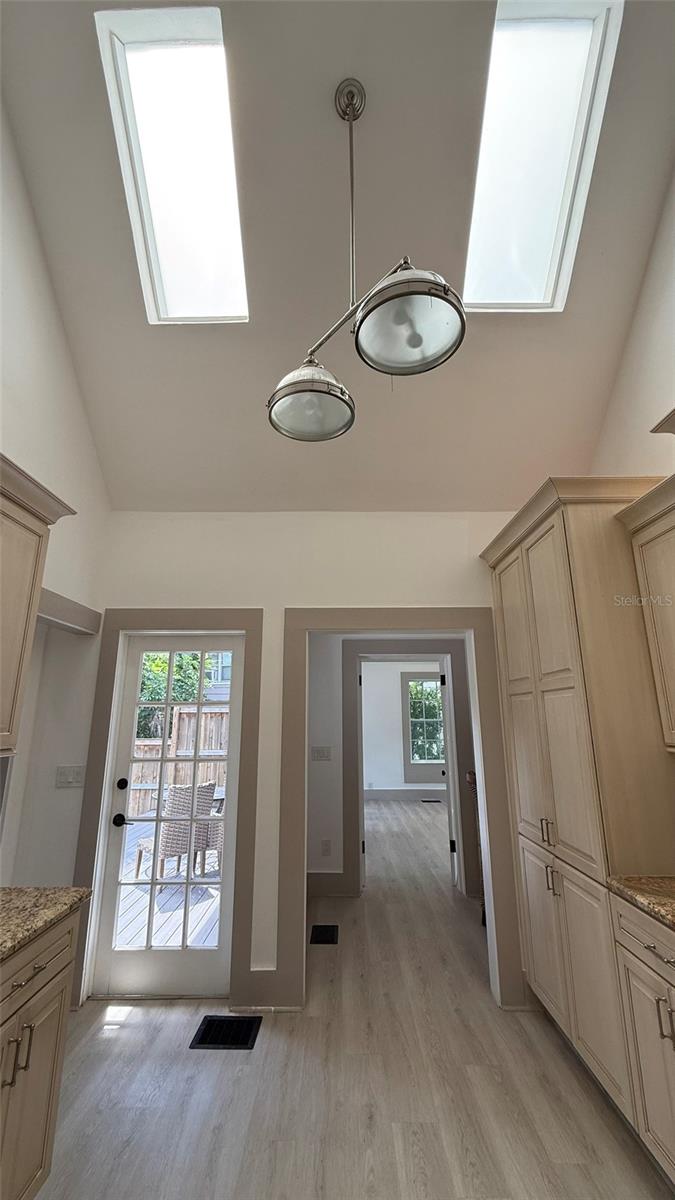 SNELL & HAMLETTS NORTH SHORE ADD - Residential Lease