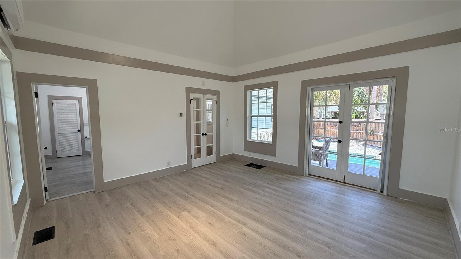 SNELL & HAMLETTS NORTH SHORE ADD - Residential Lease