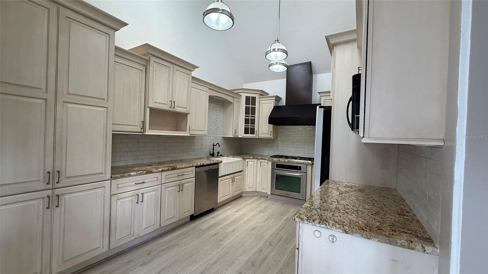 SNELL & HAMLETTS NORTH SHORE ADD - Residential Lease