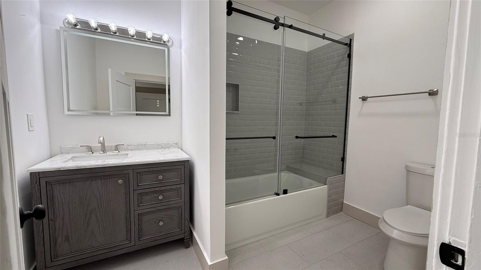 SNELL & HAMLETTS NORTH SHORE ADD - Residential Lease