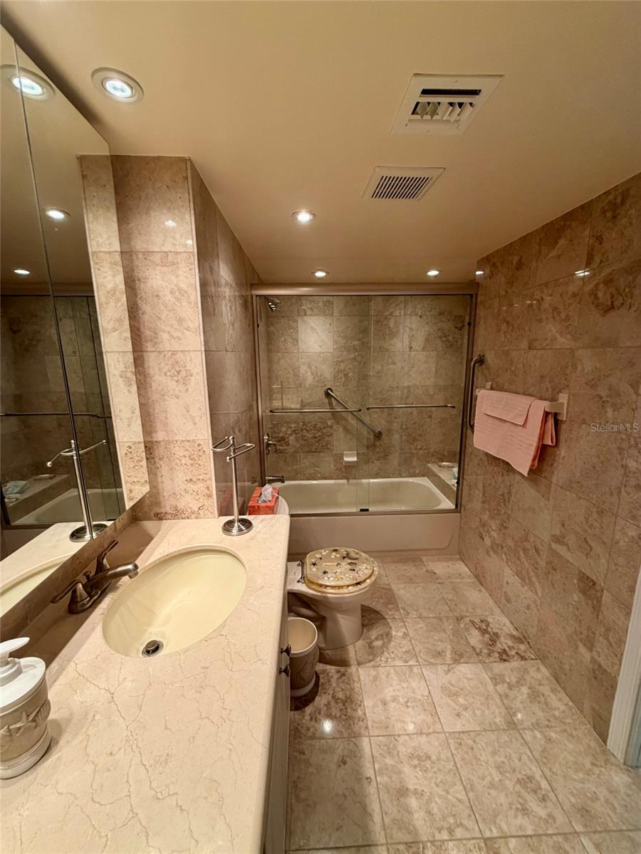 LA COTE CONDO - Residential