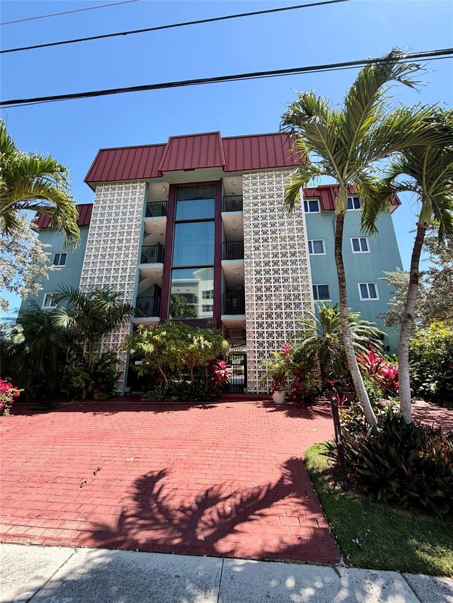 Beautiful, spacious 2-bedroom, 2-bath condo in immaculate condition. Enjoy a private balcony with beautiful ocean and beach views. Conveniently located just half a block from the beach and only a quarter mile from restaurants and shopping.