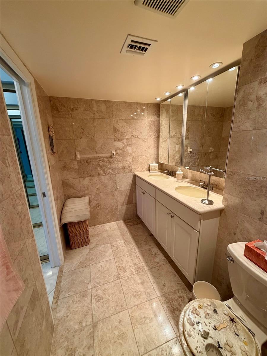 LA COTE CONDO - Residential