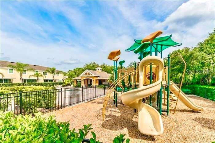 RIVERVIEW TWNHMS PH II - Residential