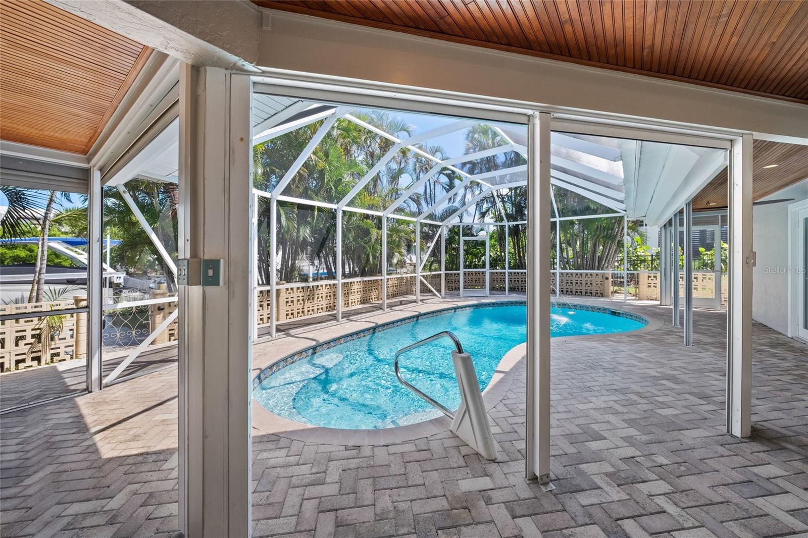 549 Halyard Ln, Longboat Key, FL, 34228, USA, 3 Bedrooms Bedrooms, ,2 BathroomsBathrooms,Residential,Active,549 Halyard Ln,A4696535