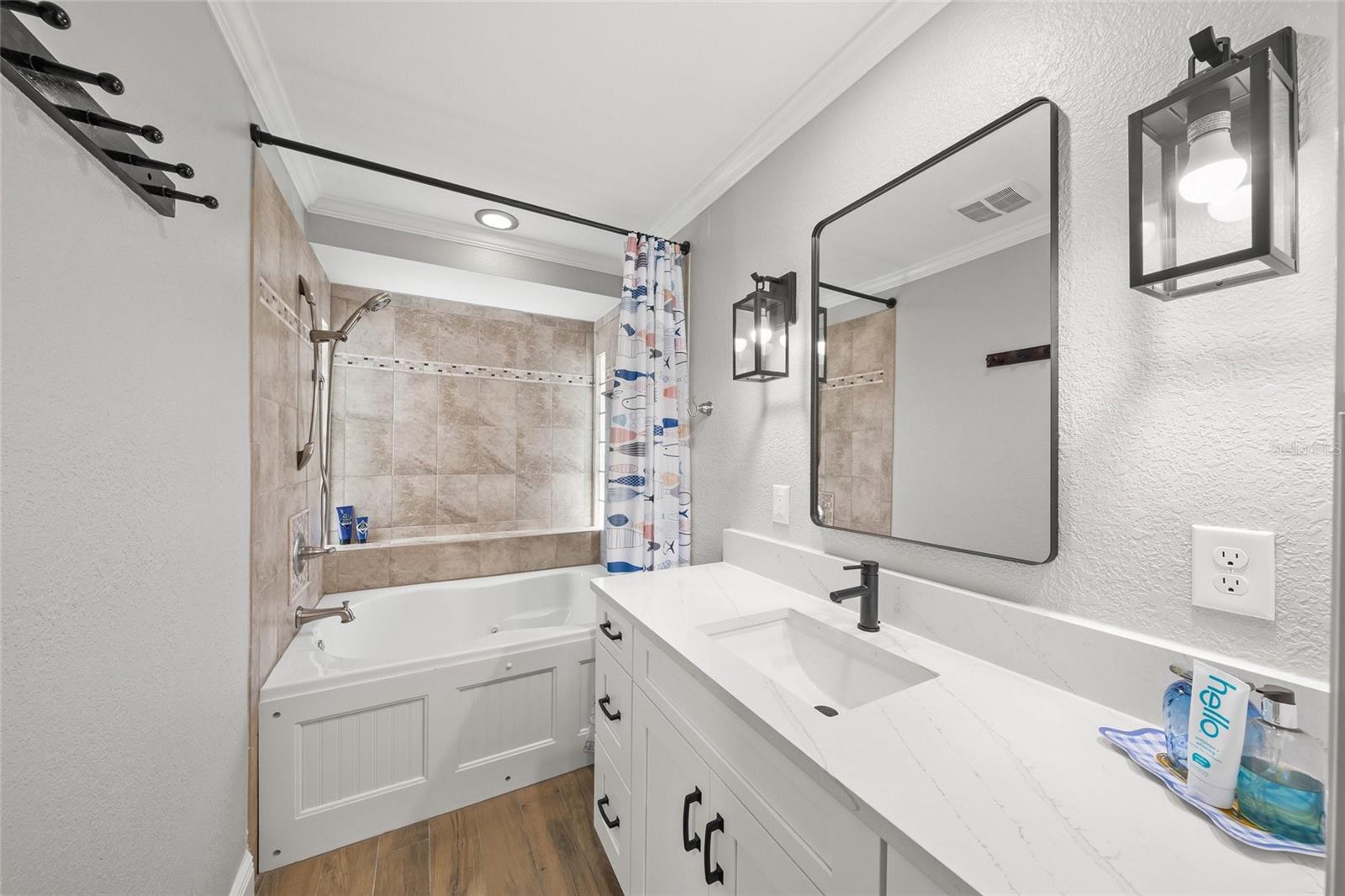549 Halyard Ln, Longboat Key, FL, 34228, USA, 3 Bedrooms Bedrooms, ,2 BathroomsBathrooms,Residential,Active,549 Halyard Ln,A4696535
