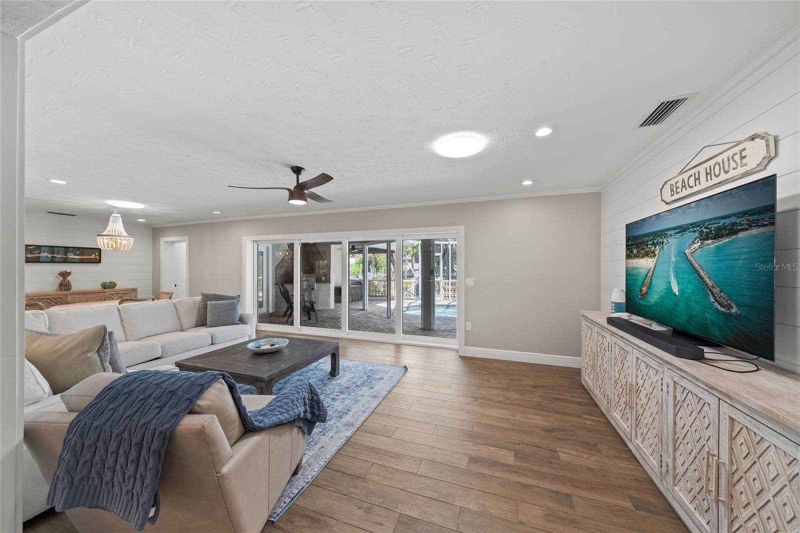 549 Halyard Ln, Longboat Key, FL, 34228, USA, 3 Bedrooms Bedrooms, ,2 BathroomsBathrooms,Residential,Active,549 Halyard Ln,A4696535