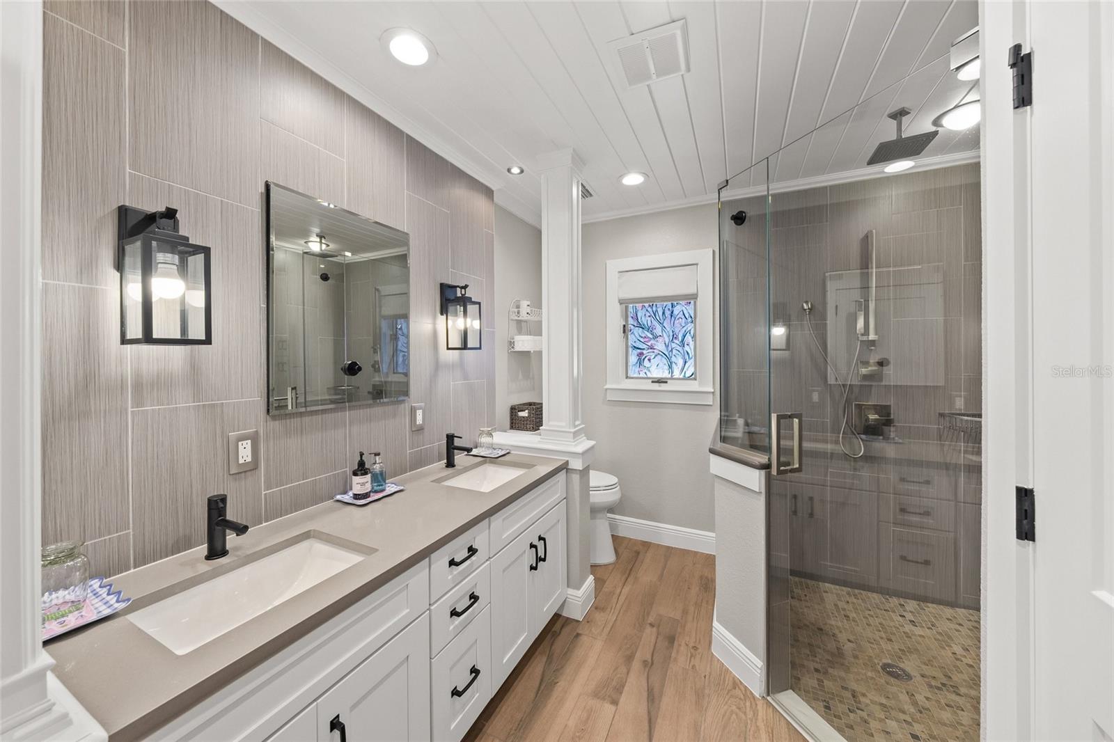 549 Halyard Ln, Longboat Key, FL, 34228, USA, 3 Bedrooms Bedrooms, ,2 BathroomsBathrooms,Residential,Active,549 Halyard Ln,A4696535