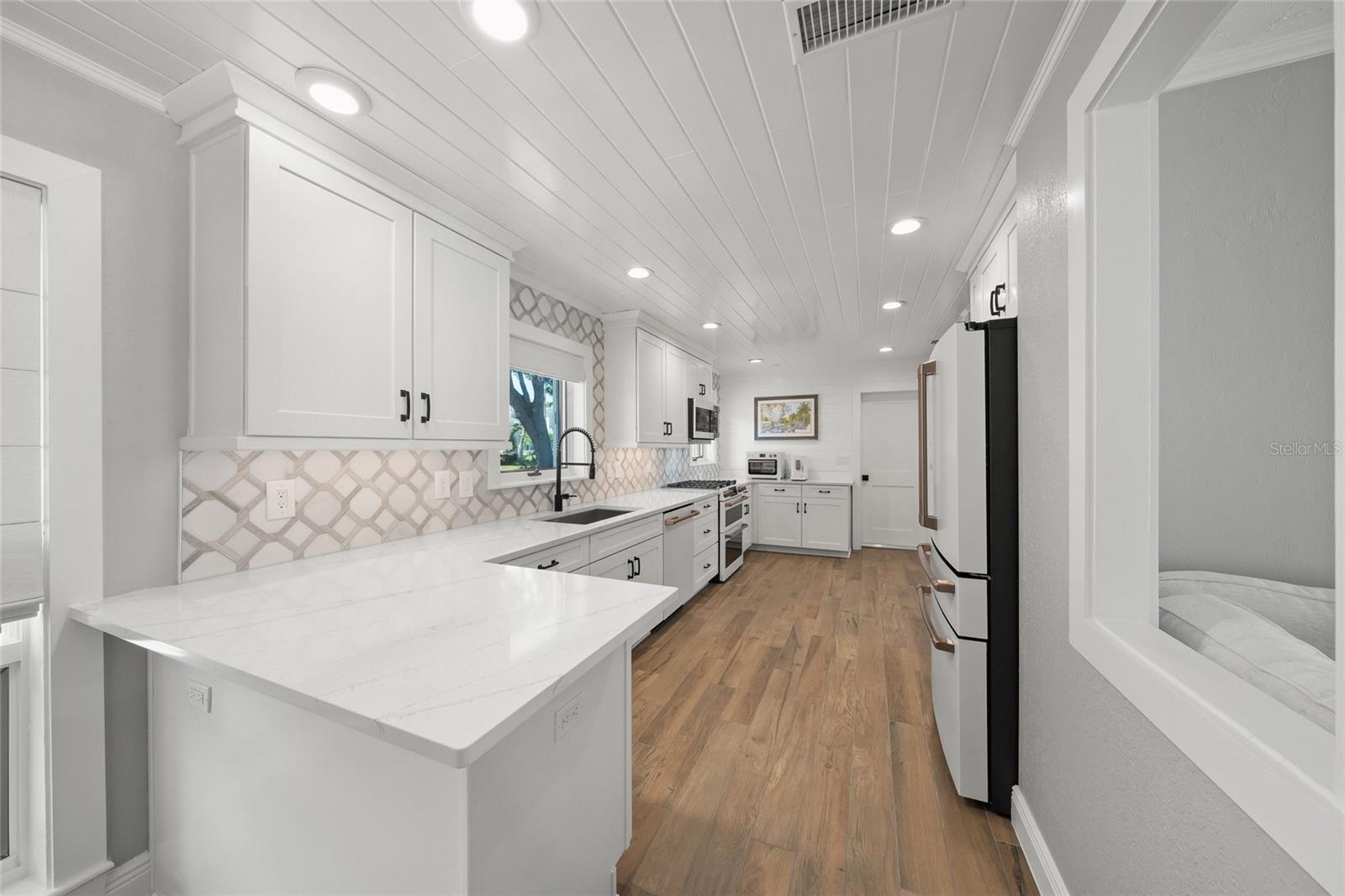 549 Halyard Ln, Longboat Key, FL, 34228, USA, 3 Bedrooms Bedrooms, ,2 BathroomsBathrooms,Residential,Active,549 Halyard Ln,A4696535