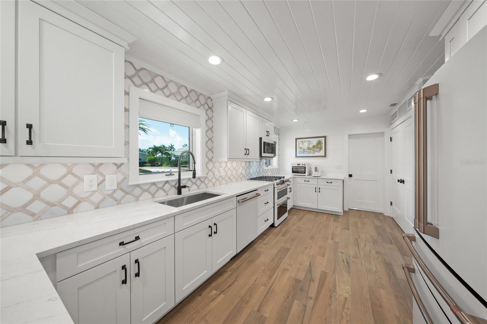549 Halyard Ln, Longboat Key, FL, 34228, USA, 3 Bedrooms Bedrooms, ,2 BathroomsBathrooms,Residential,Active,549 Halyard Ln,A4696535