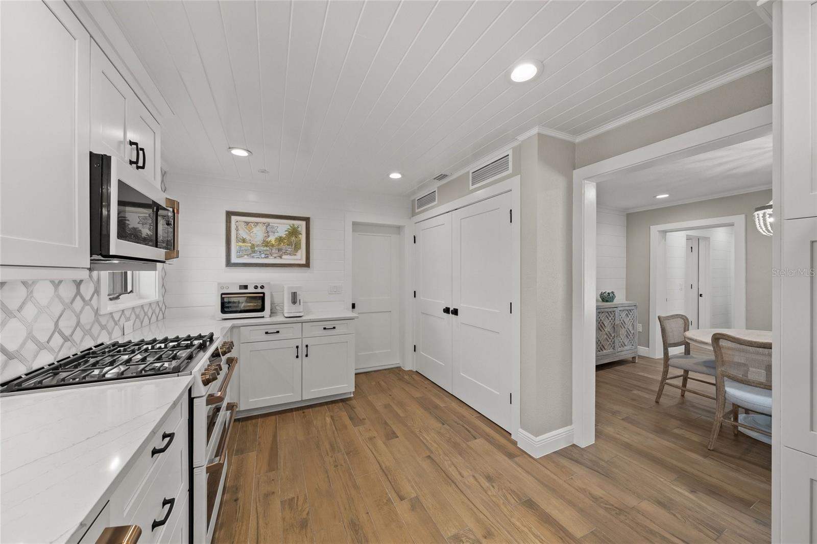 549 Halyard Ln, Longboat Key, FL, 34228, USA, 3 Bedrooms Bedrooms, ,2 BathroomsBathrooms,Residential,Active,549 Halyard Ln,A4696535