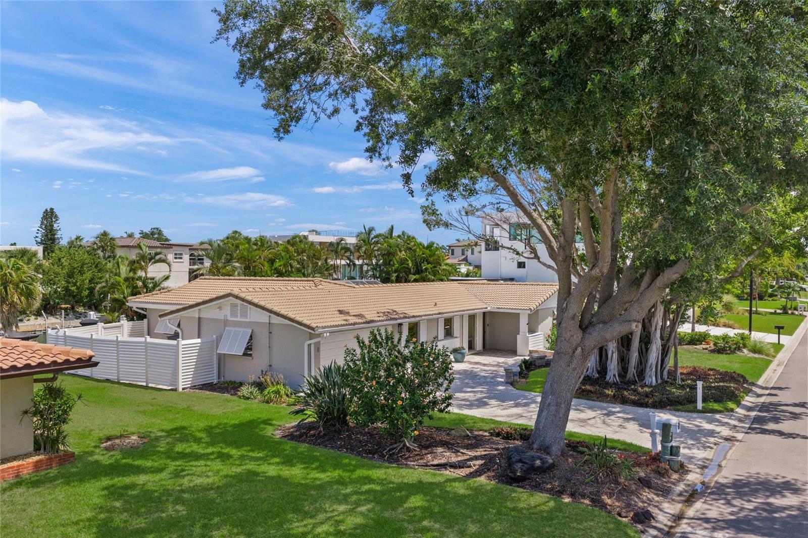 549 Halyard Ln, Longboat Key, FL, 34228, USA, 3 Bedrooms Bedrooms, ,2 BathroomsBathrooms,Residential,Active,549 Halyard Ln,A4696535