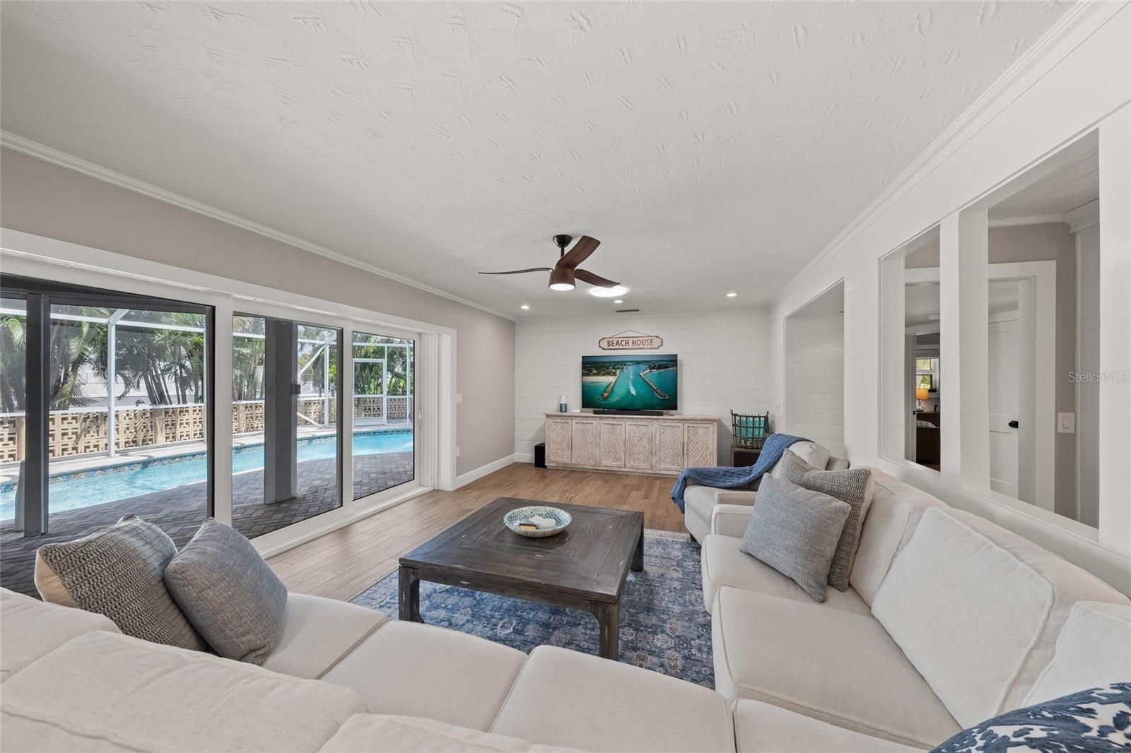 549 Halyard Ln, Longboat Key, FL, 34228, USA, 3 Bedrooms Bedrooms, ,2 BathroomsBathrooms,Residential,Active,549 Halyard Ln,A4696535