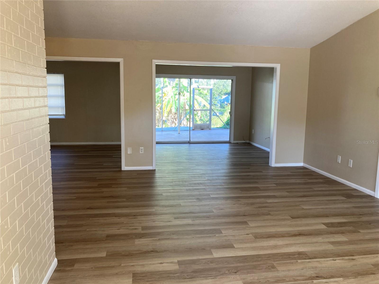 SUBURBAN ESTATES - Residential Lease