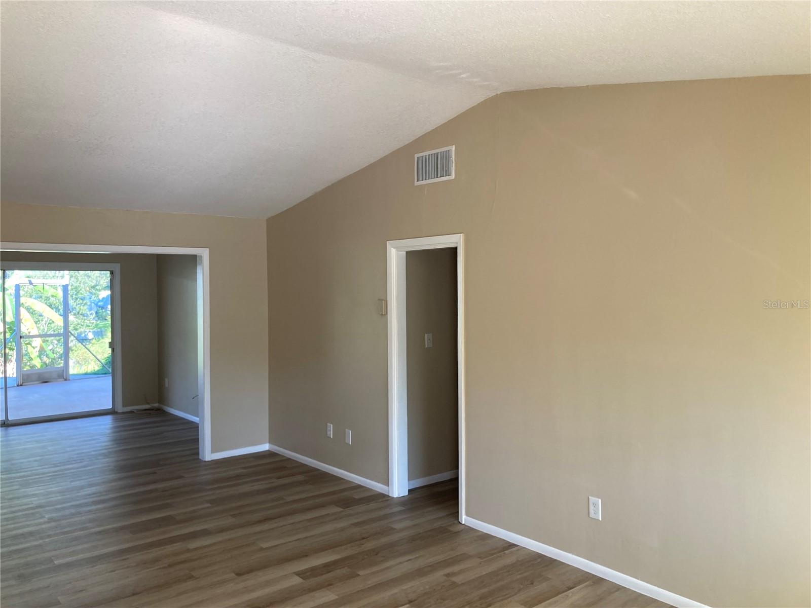 SUBURBAN ESTATES - Residential Lease