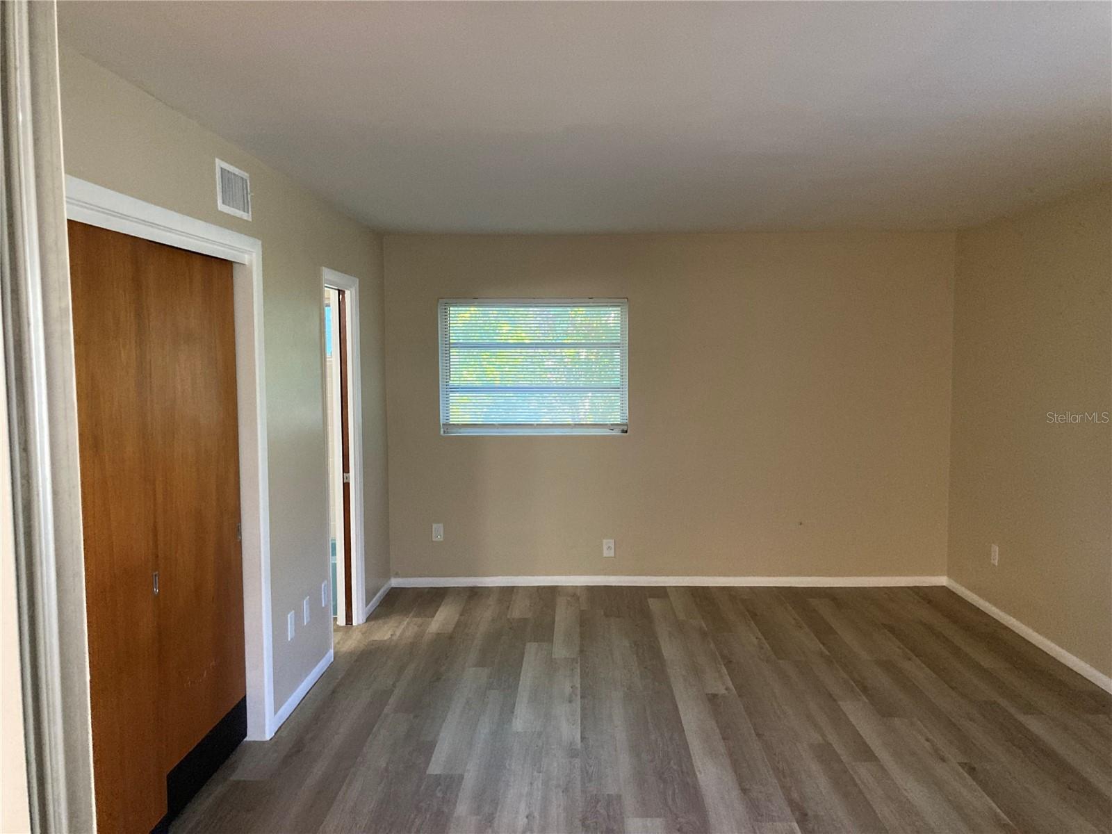 SUBURBAN ESTATES - Residential Lease