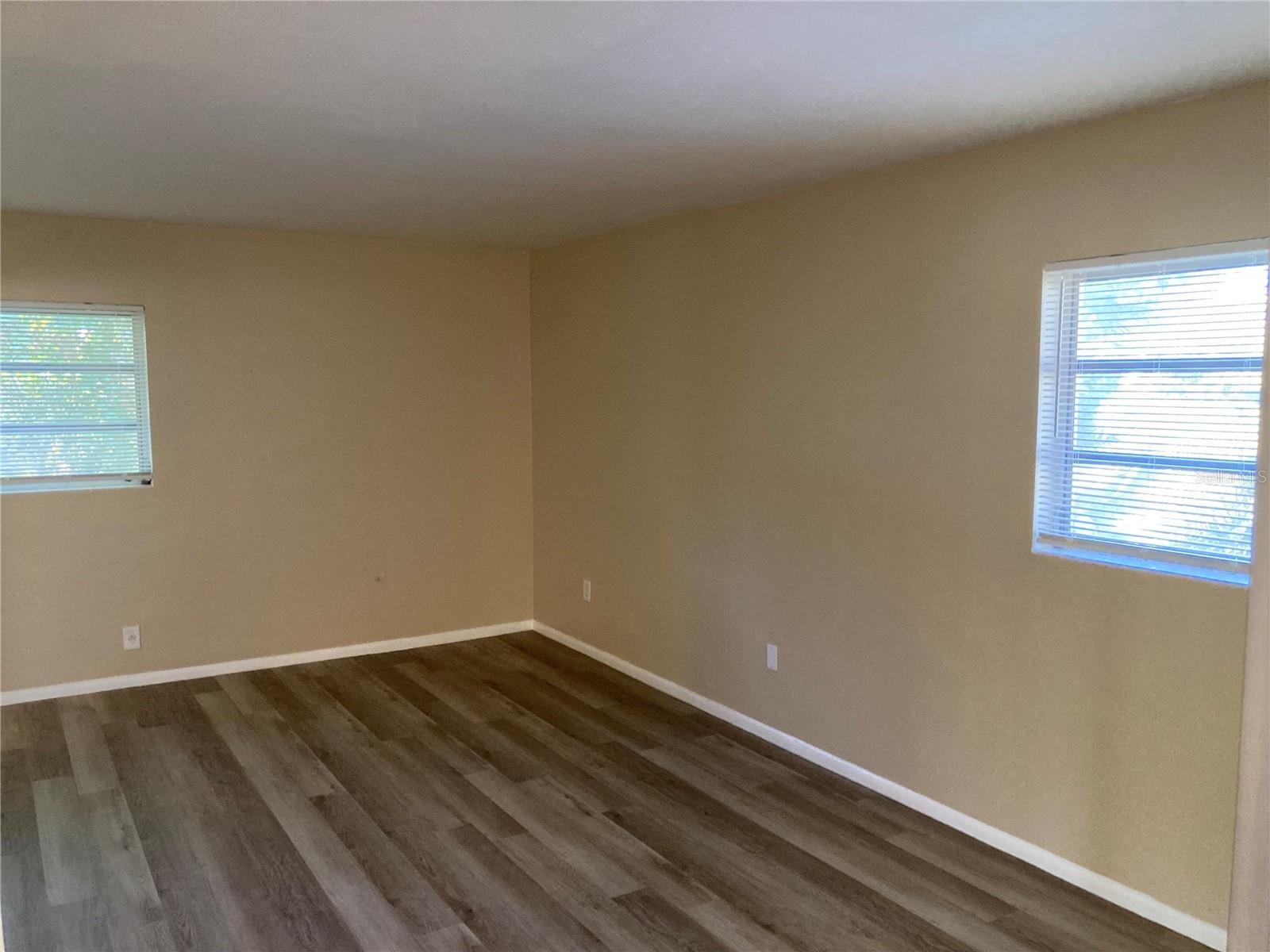 SUBURBAN ESTATES - Residential Lease
