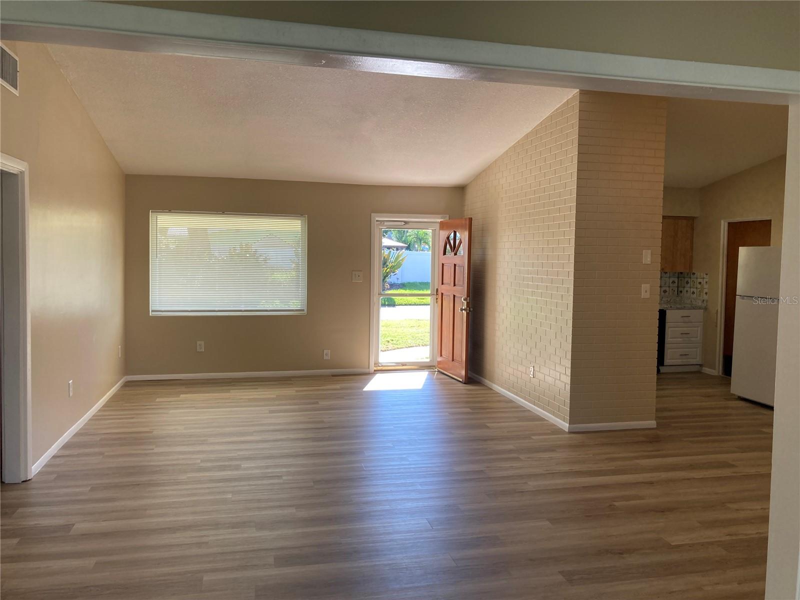 SUBURBAN ESTATES - Residential Lease
