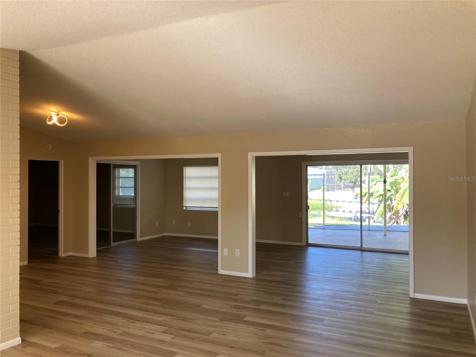 SUBURBAN ESTATES - Residential Lease