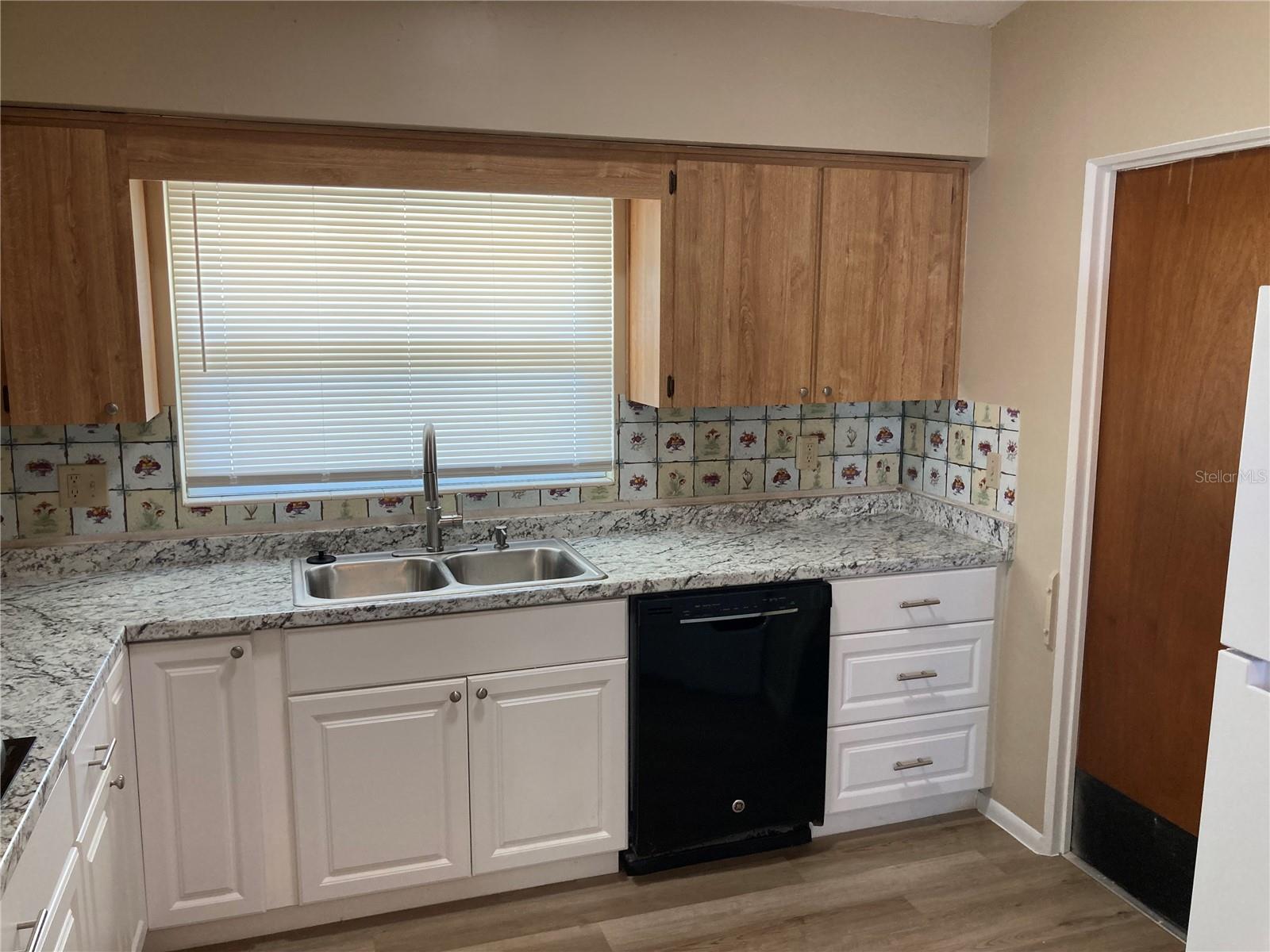 SUBURBAN ESTATES - Residential Lease