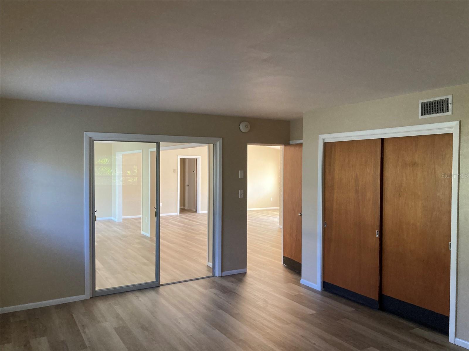 SUBURBAN ESTATES - Residential Lease