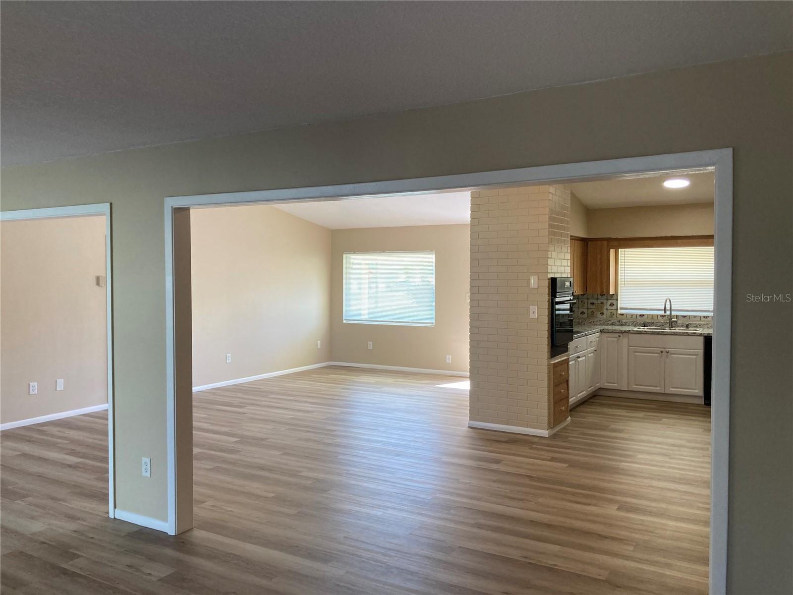 SUBURBAN ESTATES - Residential Lease