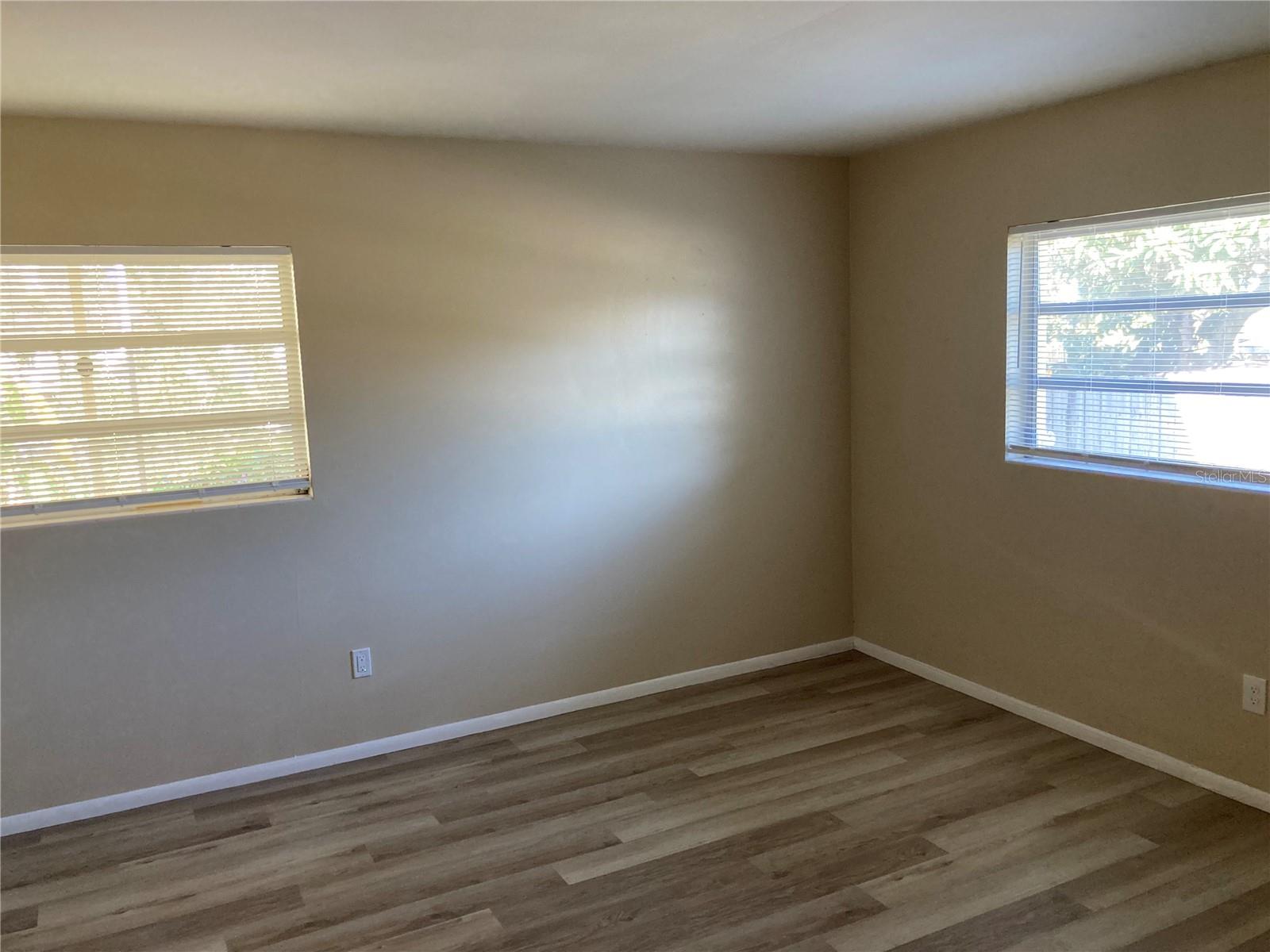 SUBURBAN ESTATES - Residential Lease