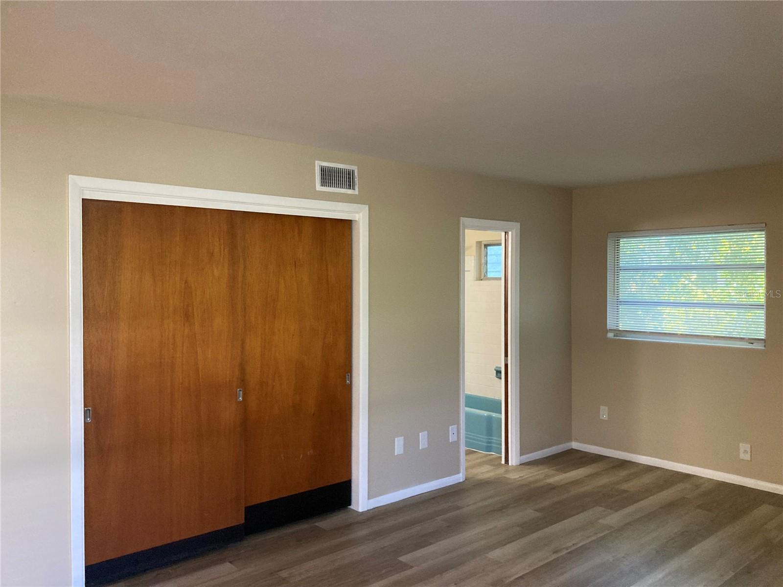SUBURBAN ESTATES - Residential Lease