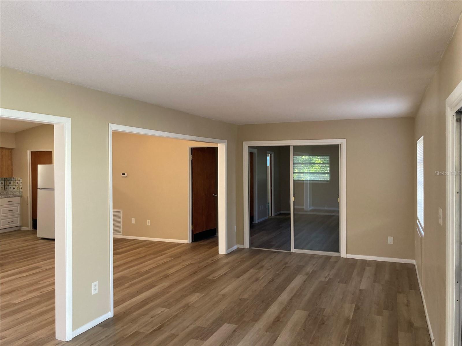 SUBURBAN ESTATES - Residential Lease