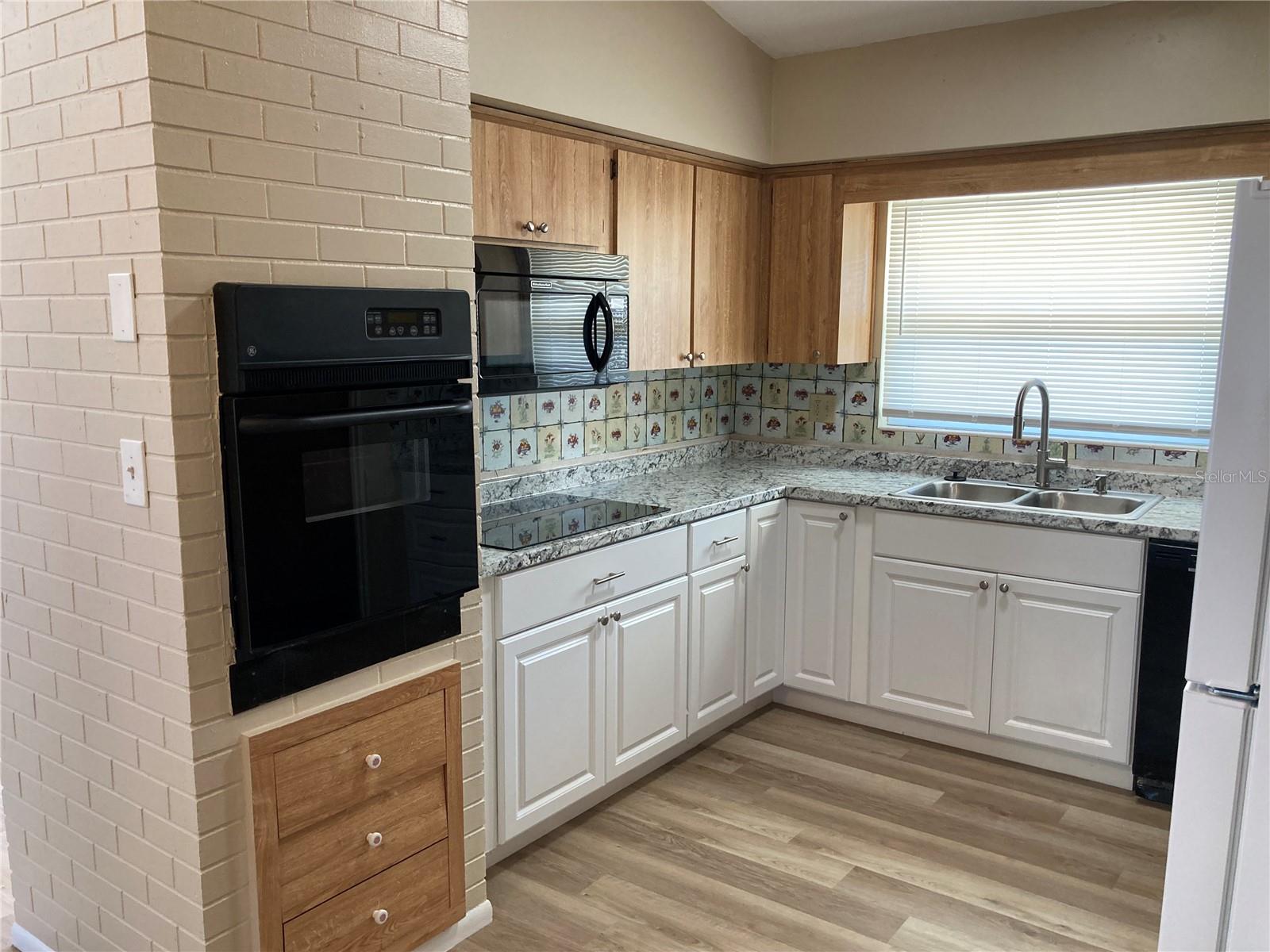 SUBURBAN ESTATES - Residential Lease