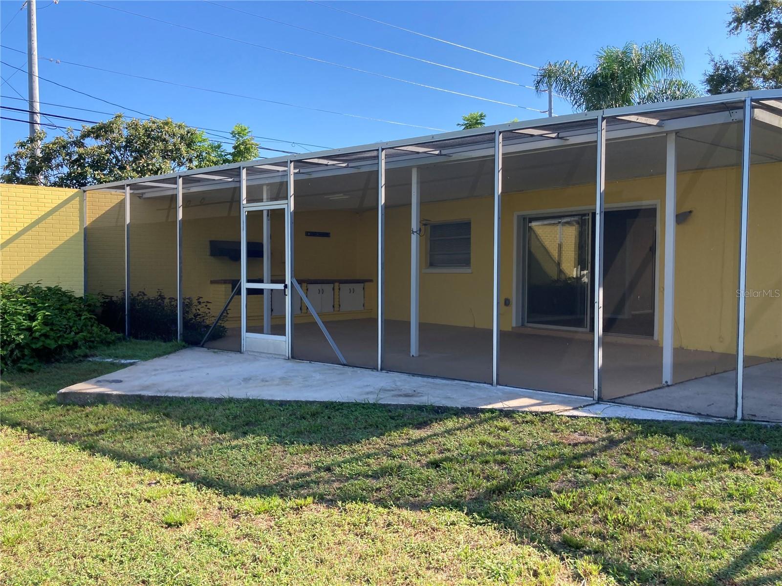 SUBURBAN ESTATES - Residential Lease