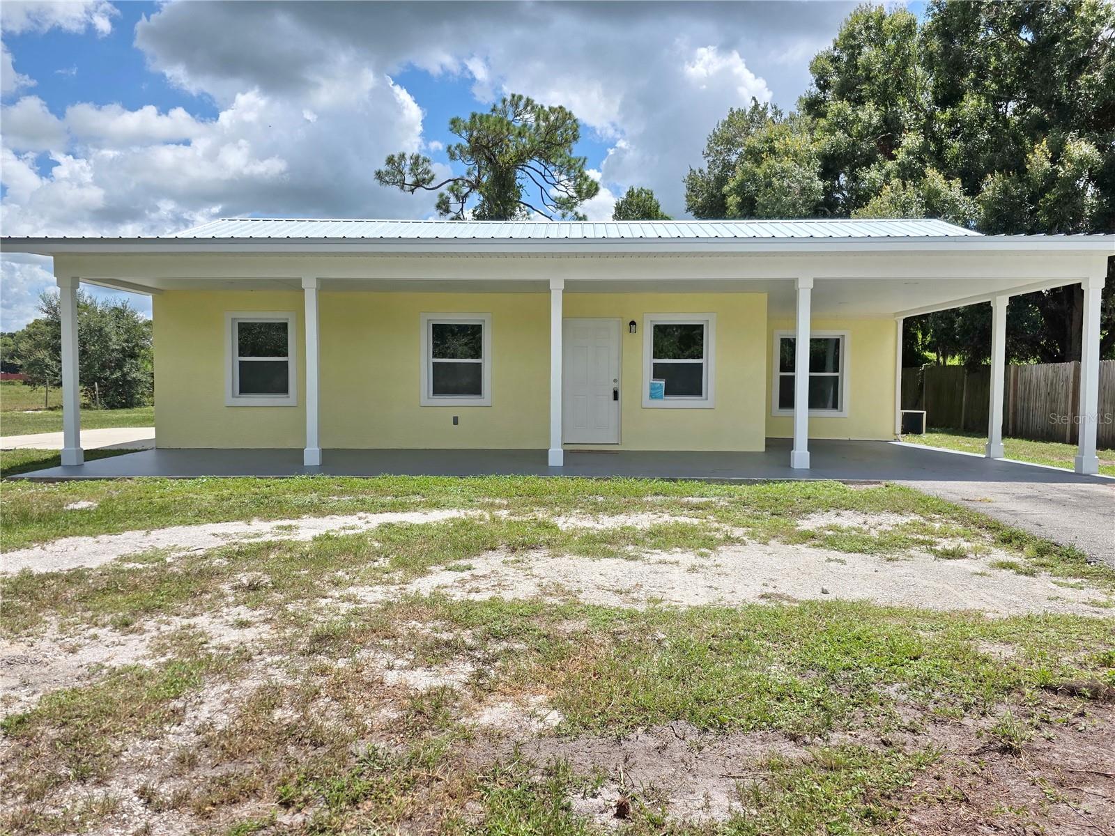 R-BAR - Stunning completely remodeled home in desirable R-Bar Estates. 3/2 CBS home on 1/2 an acre. Ceiling fans with lights in every rooms, French doors off kitchen, Concrete roof under trusses and have large attic that you can walk all the way across. Life proof vinyl floor, 2025 new plumbing, underground power service, new panel box, Impact windows and door, granite countertops, stainless steel appliances, all new wood cabinets.
NOTE: AC bill is $59 a month thermostat at 75 degrees.