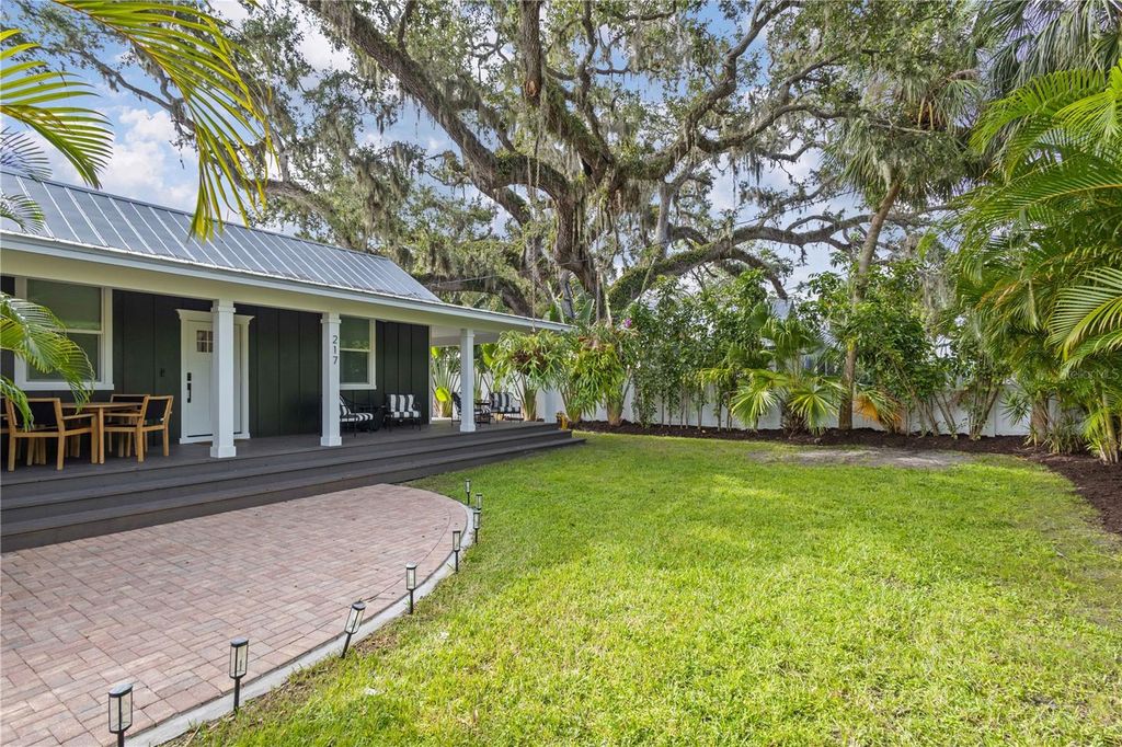 Photo of 217 9th Street E, Bradenton, FL 34208 (MLS # A4659540)