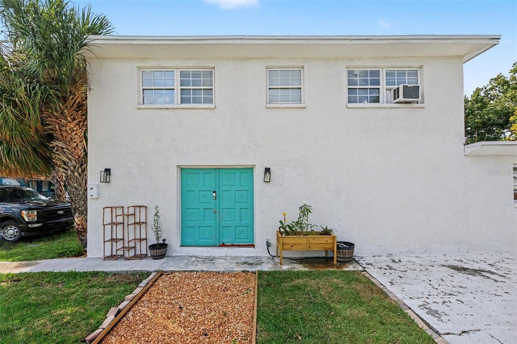Photo of 301 W Chelsea Street, Tampa, FL 33603 (MLS # TB8557123)