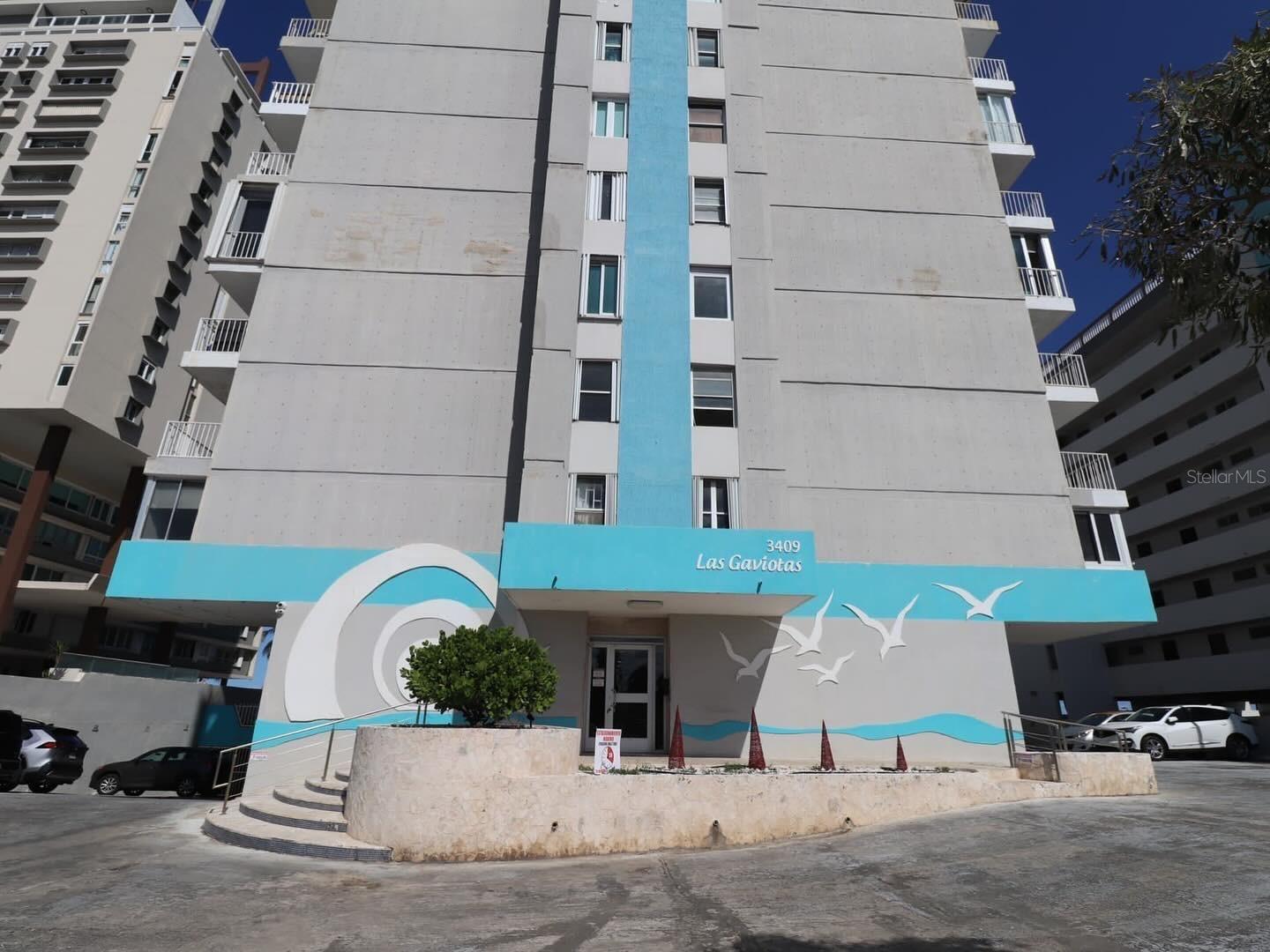 Live by the sea at the exclusive Las Gaviotas Condominium in Isla Verde! This beautiful 2-bedroom, 1-bathroom apartment offers spectacular ocean views and a prime location just steps from the beach, restaurants, and shops. The apartment comes fully equipped with a brand-new fridge, washer, and dryer, and includes all the new furniture as well. The entire unit features elegant marble floors and brand new doors. One of the parking spaces is covered, providing extra protection for your vehicle. With 2 parking spaces, a balcony with ocean views, and a relaxed atmosphere, it’s perfect for both investment or living in paradise. Don’t miss the chance to make this your new home!