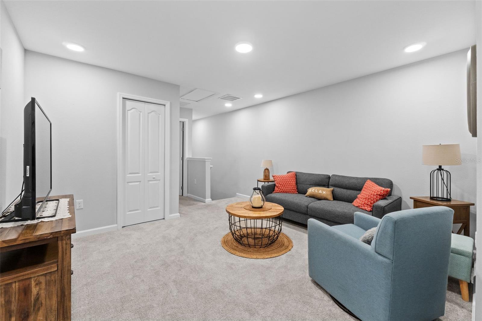TOWNS AT TUSKAWILLA COMMONS - Residential