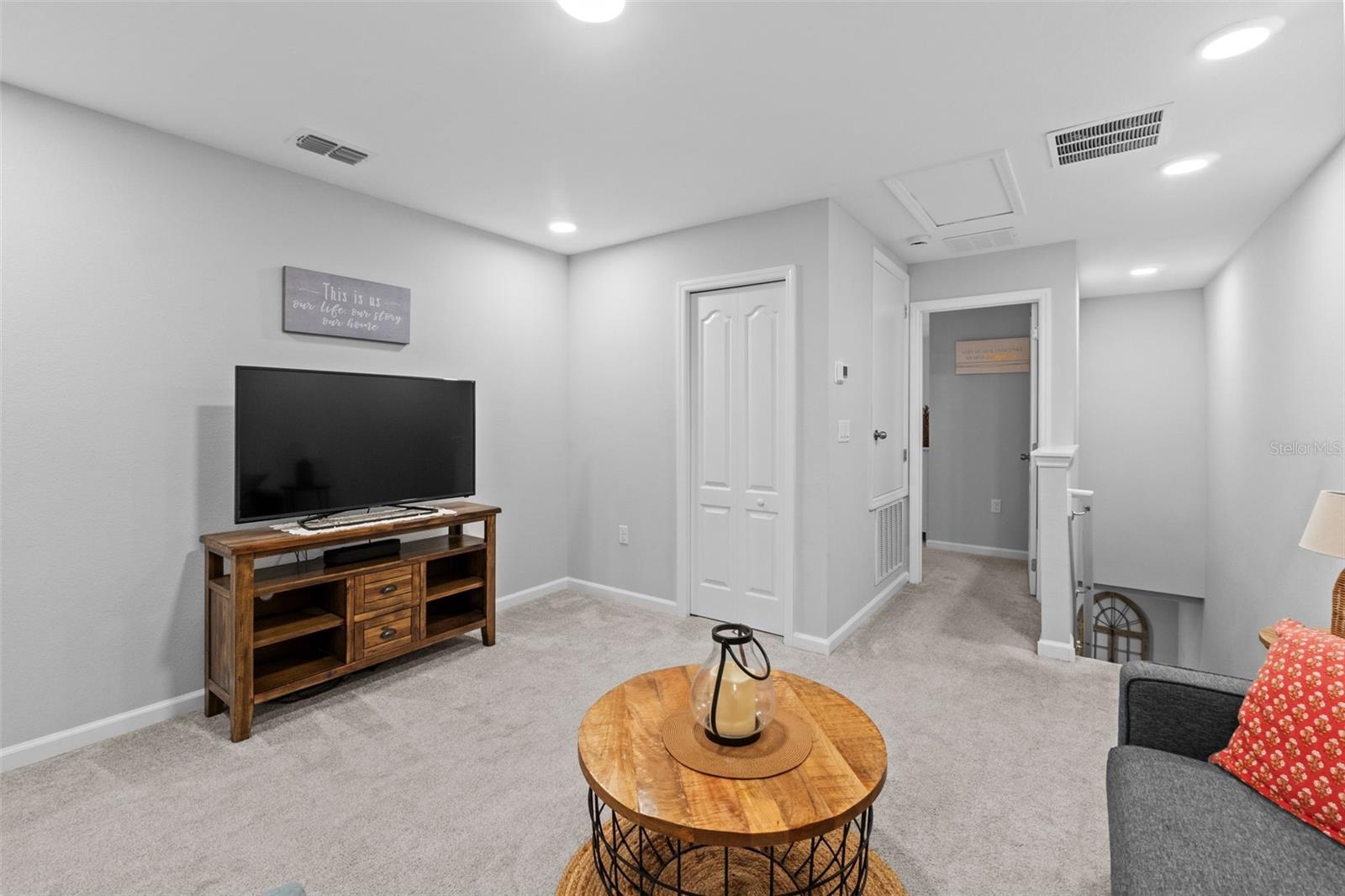 TOWNS AT TUSKAWILLA COMMONS - Residential