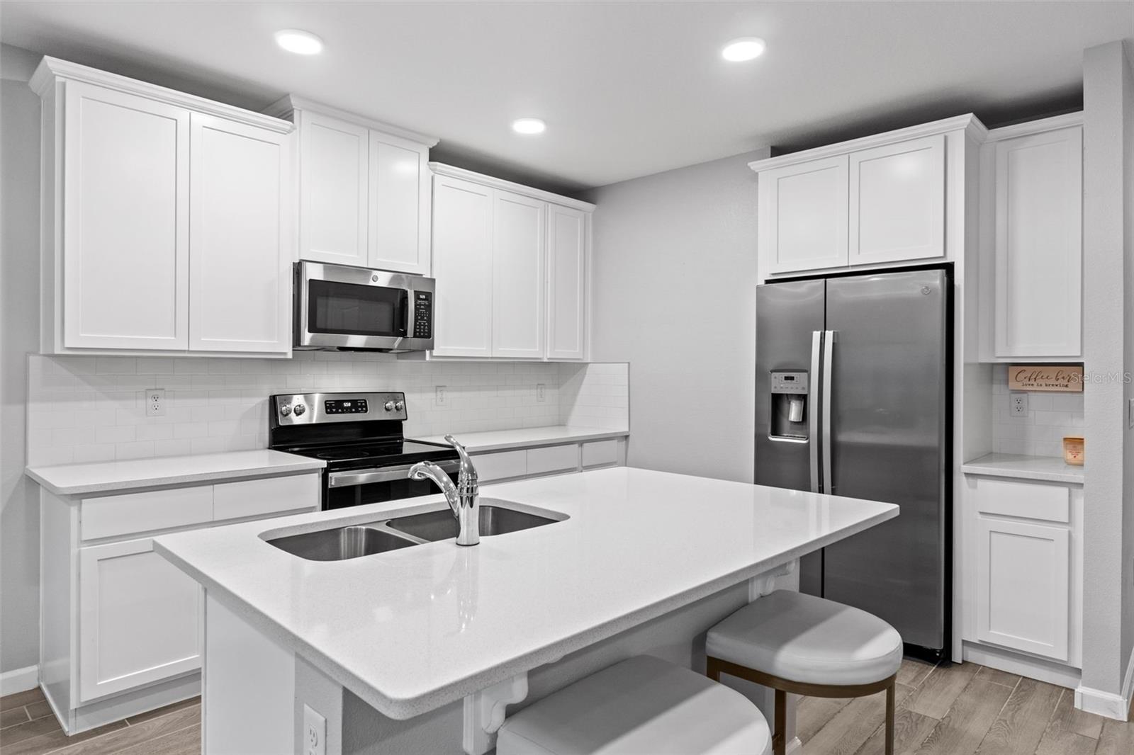 TOWNS AT TUSKAWILLA COMMONS - Residential