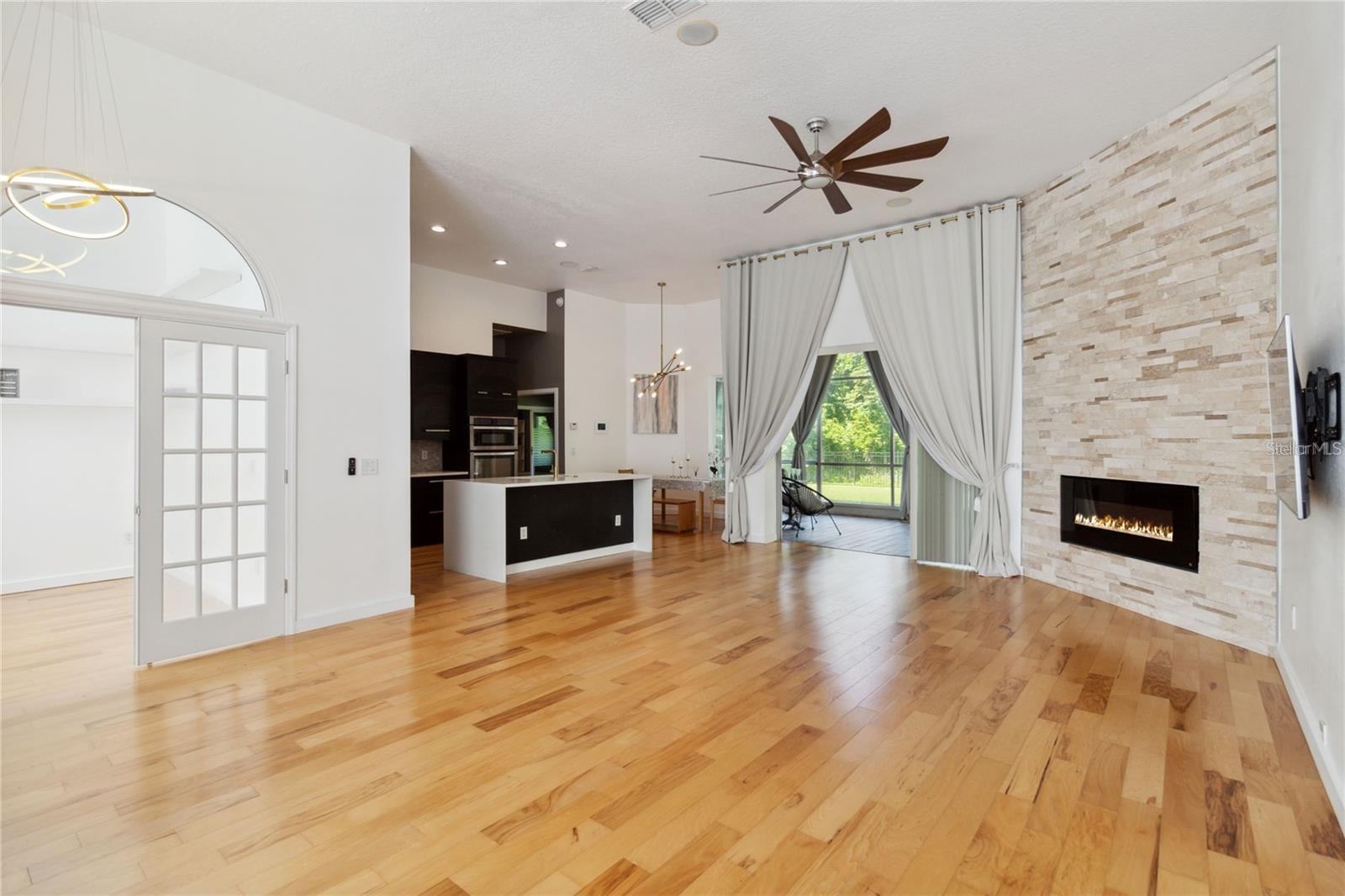 824 PALM COVE DRIVE