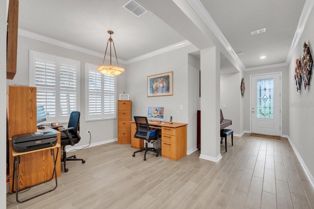 13915 KINGFISHER GLEN DRIVE