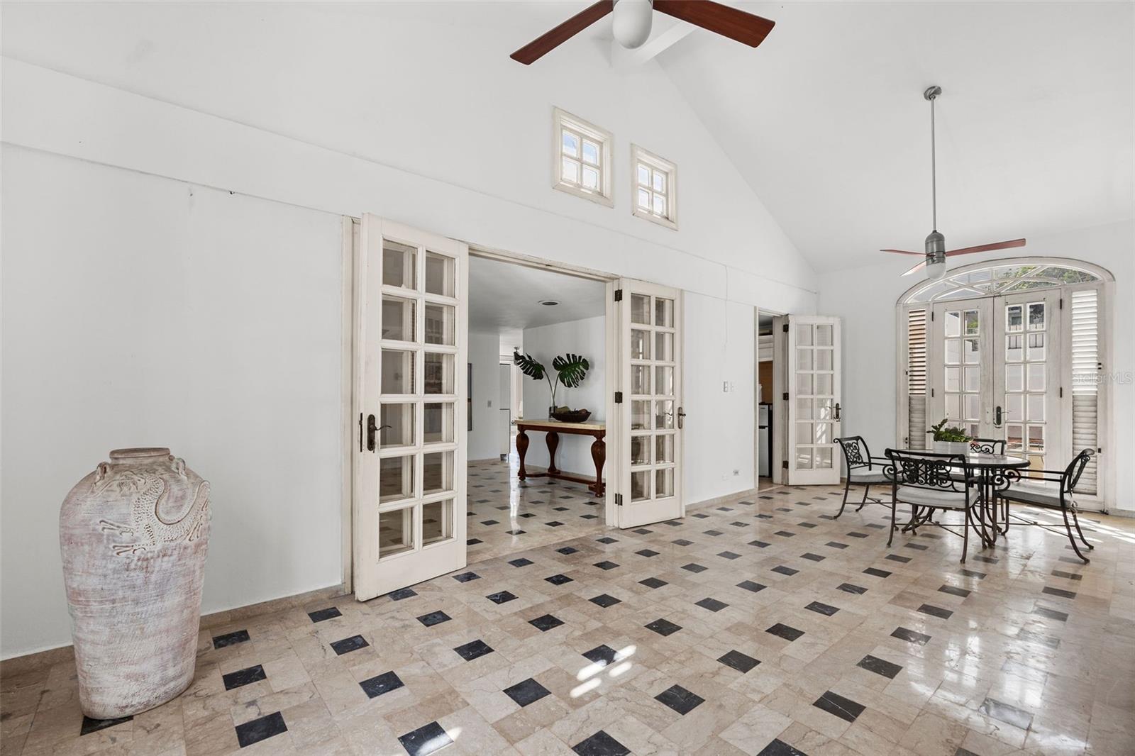 MANSIONES DE GARDEN HILLS - Residential