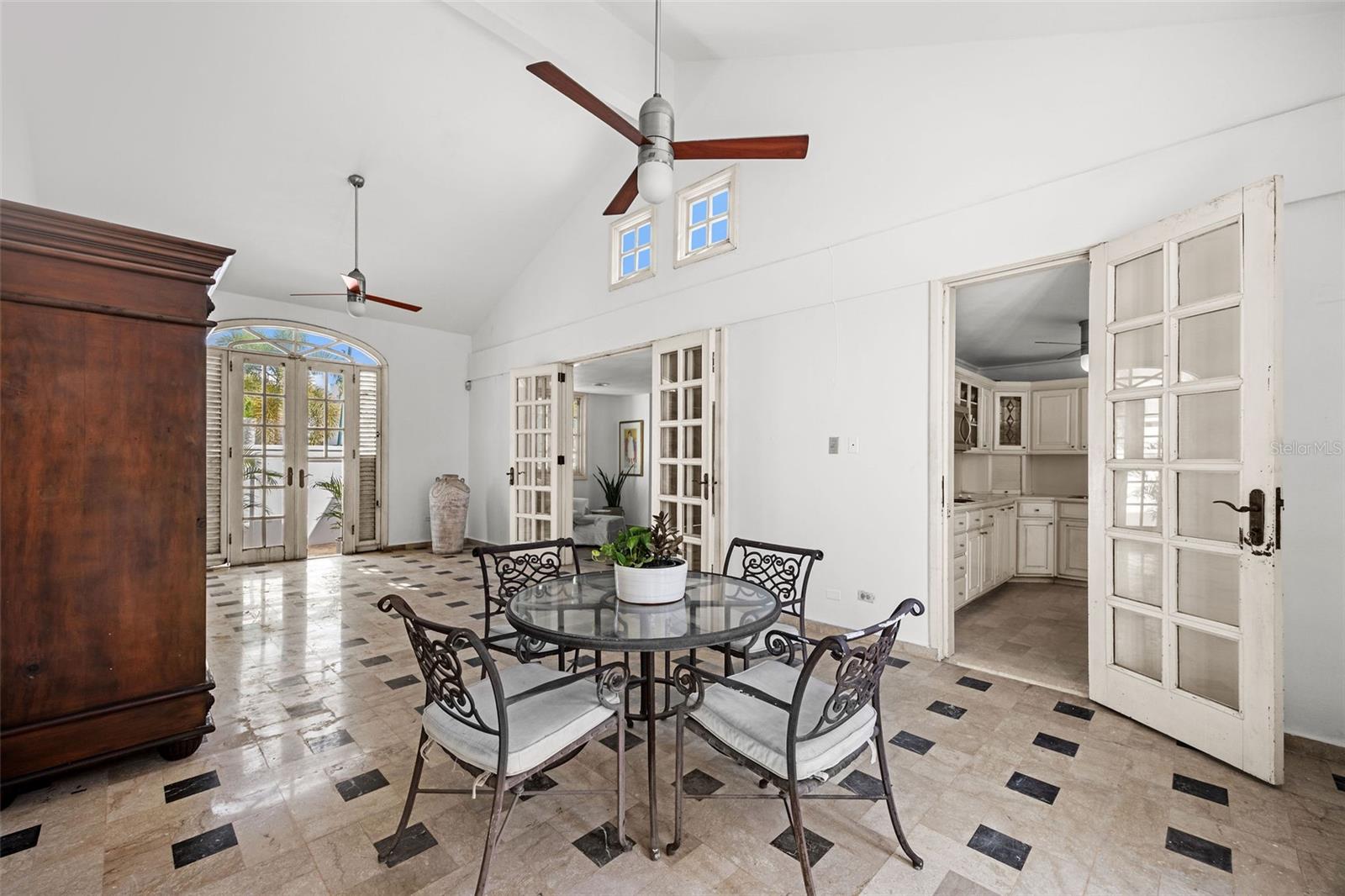 MANSIONES DE GARDEN HILLS - Residential