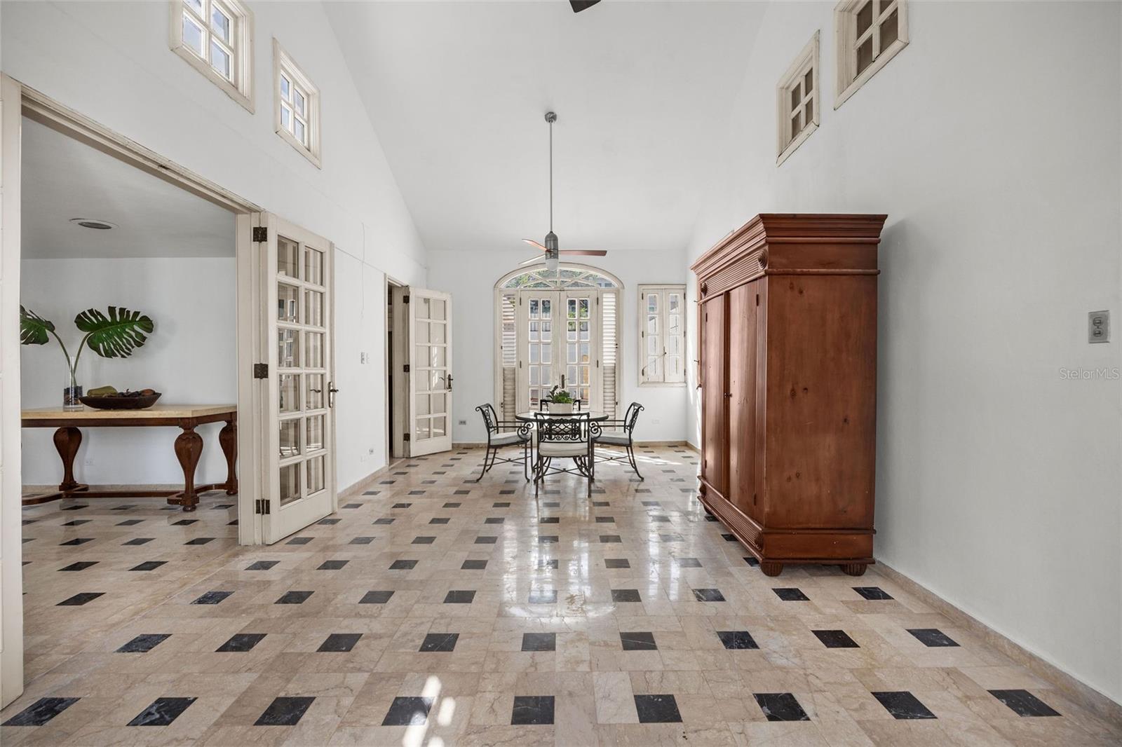 MANSIONES DE GARDEN HILLS - Residential