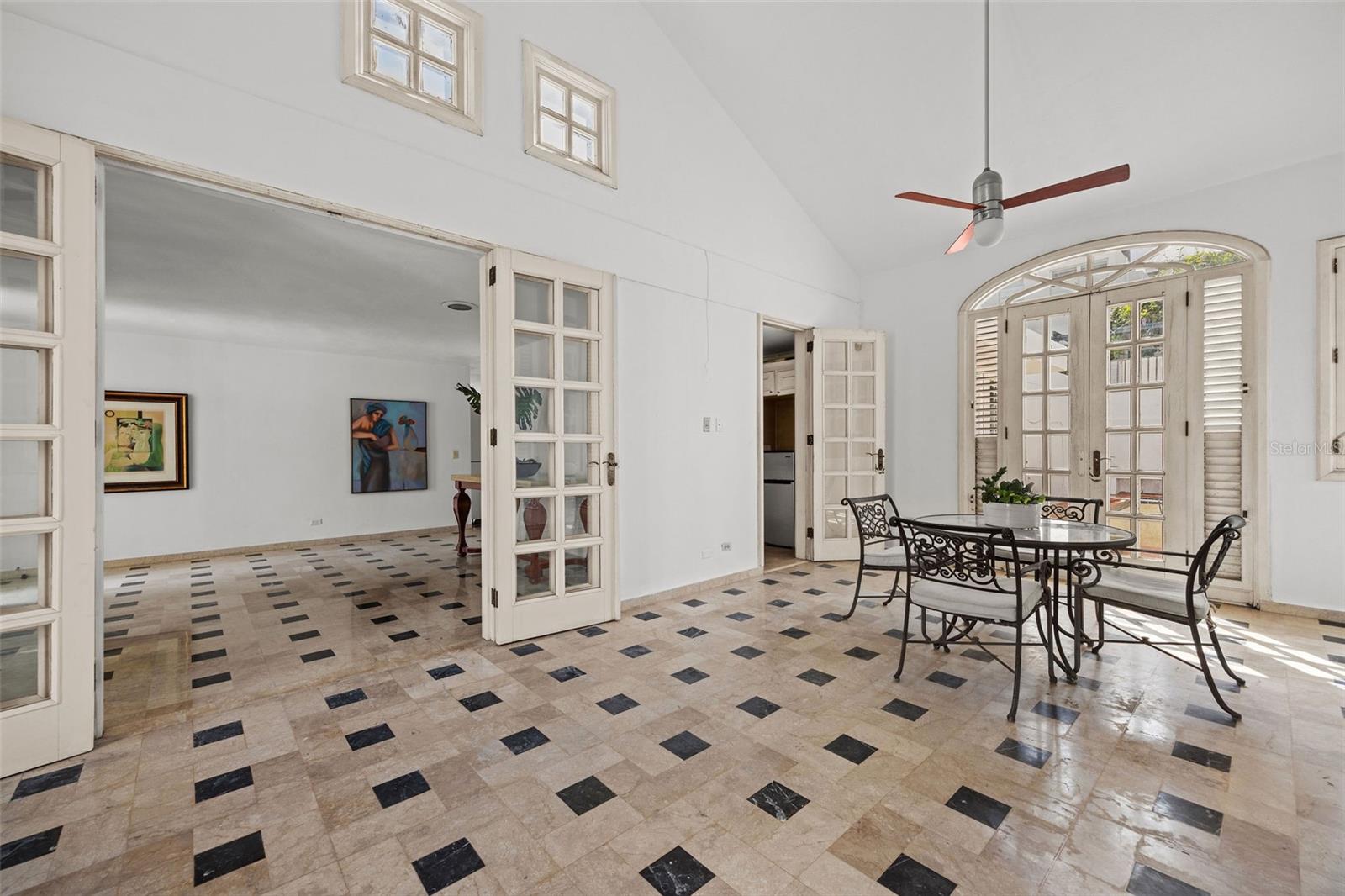 MANSIONES DE GARDEN HILLS - Residential