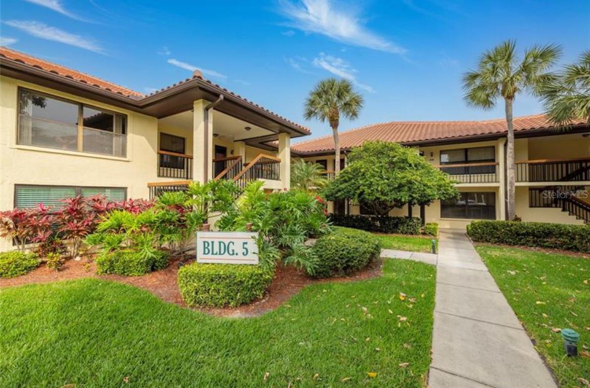 For Lease – Bright 2BR/2BA Corner Unit in Gated Clearwater Community!
Address: 507 Hammock Pine Blvd, Clearwater, FL
Welcome to this beautifully maintained first-floor corner unit offering 2 spacious bedrooms and 2 full bathrooms. Located in the highly desirable Hammock Pine gated community, this home boasts abundant natural light, a functional layout, and peaceful surroundings.
Property Features:
2 Bedrooms / 2 Full Bathrooms
First-floor corner unit – no stairs!
Light-filled interior with windows on multiple sides
Located close to Clearwater’s top beaches, shopping, and dining
Community Amenities:
Sparkling pool & sauna
Tennis and pickleball courts
Secure gated access for peace of mind
Included in Rent:
Water, sewer, cable TV, high-speed internet – all included!
Don't miss your chance to live in a prime Clearwater location with resort-style amenities. Contact us today to schedule a tour!