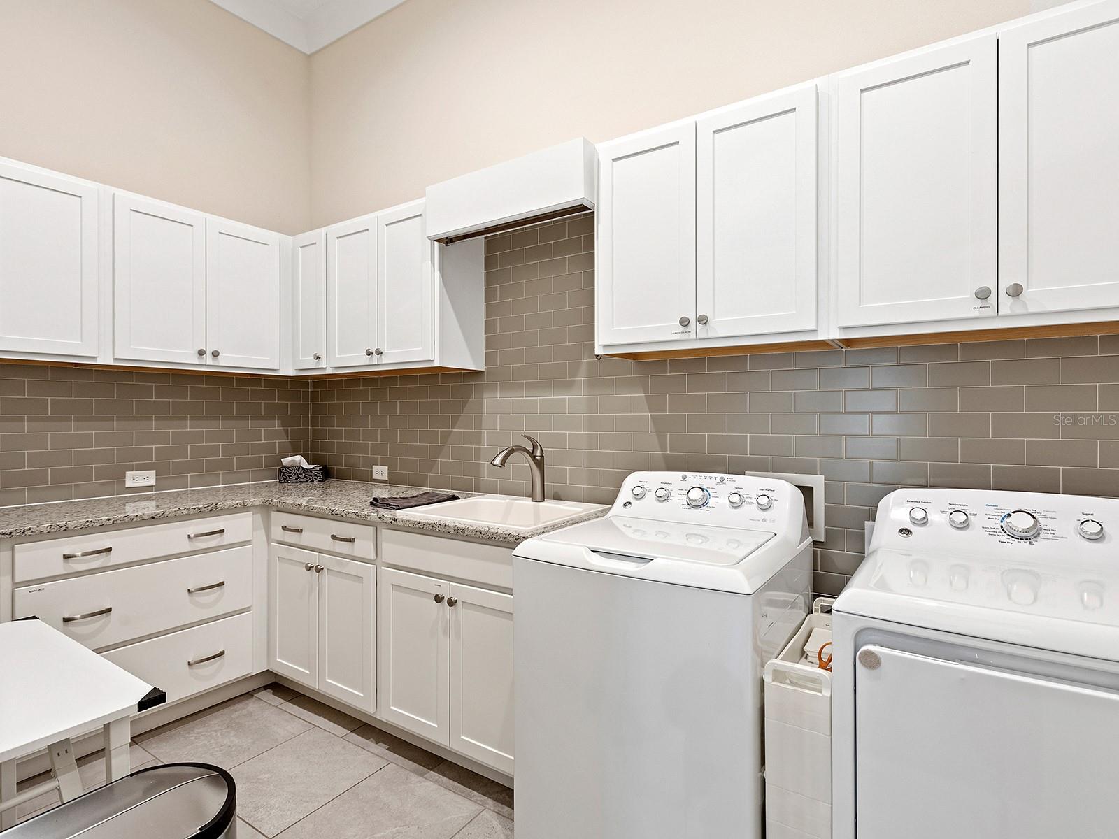 LAKE CLUB PH II UNIT 1-B - Residential