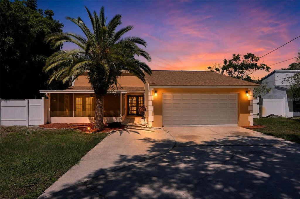 Photo of 915 Seminole Boulevard, Tarpon Springs, FL 34689 (MLS # O6439885)